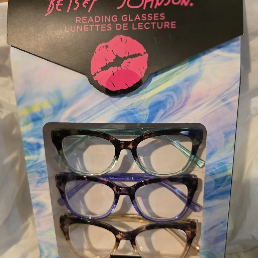 Betsey Johnson Reading Glasses Set